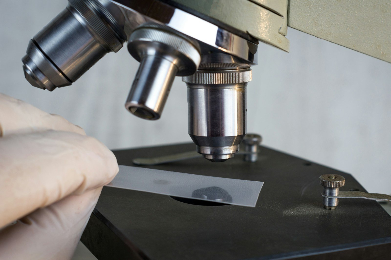 Laboratory microscope testing for gem and jewellery reports